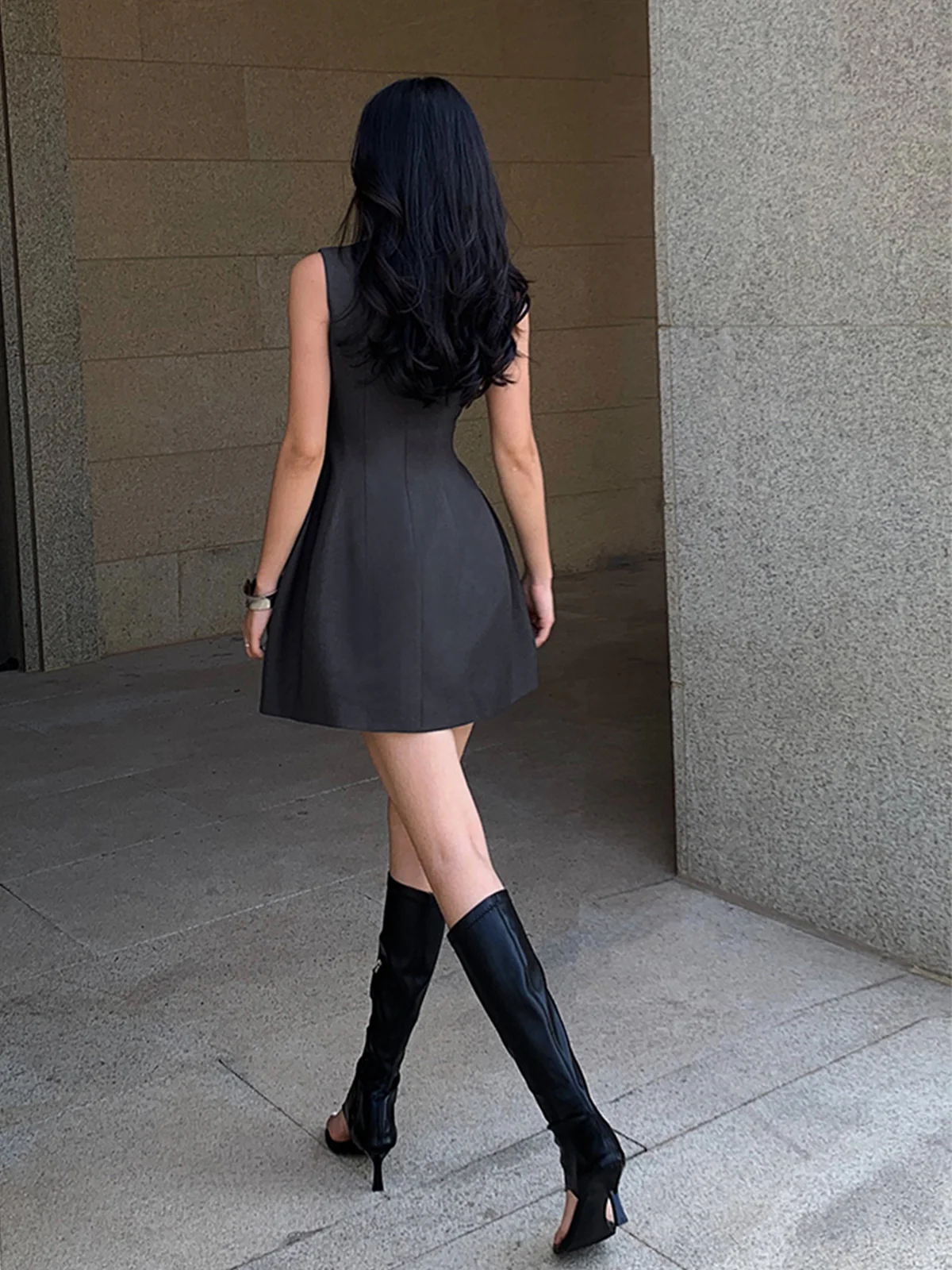 Solid Crew Neck Sleeveless Mini Dress - Takermore