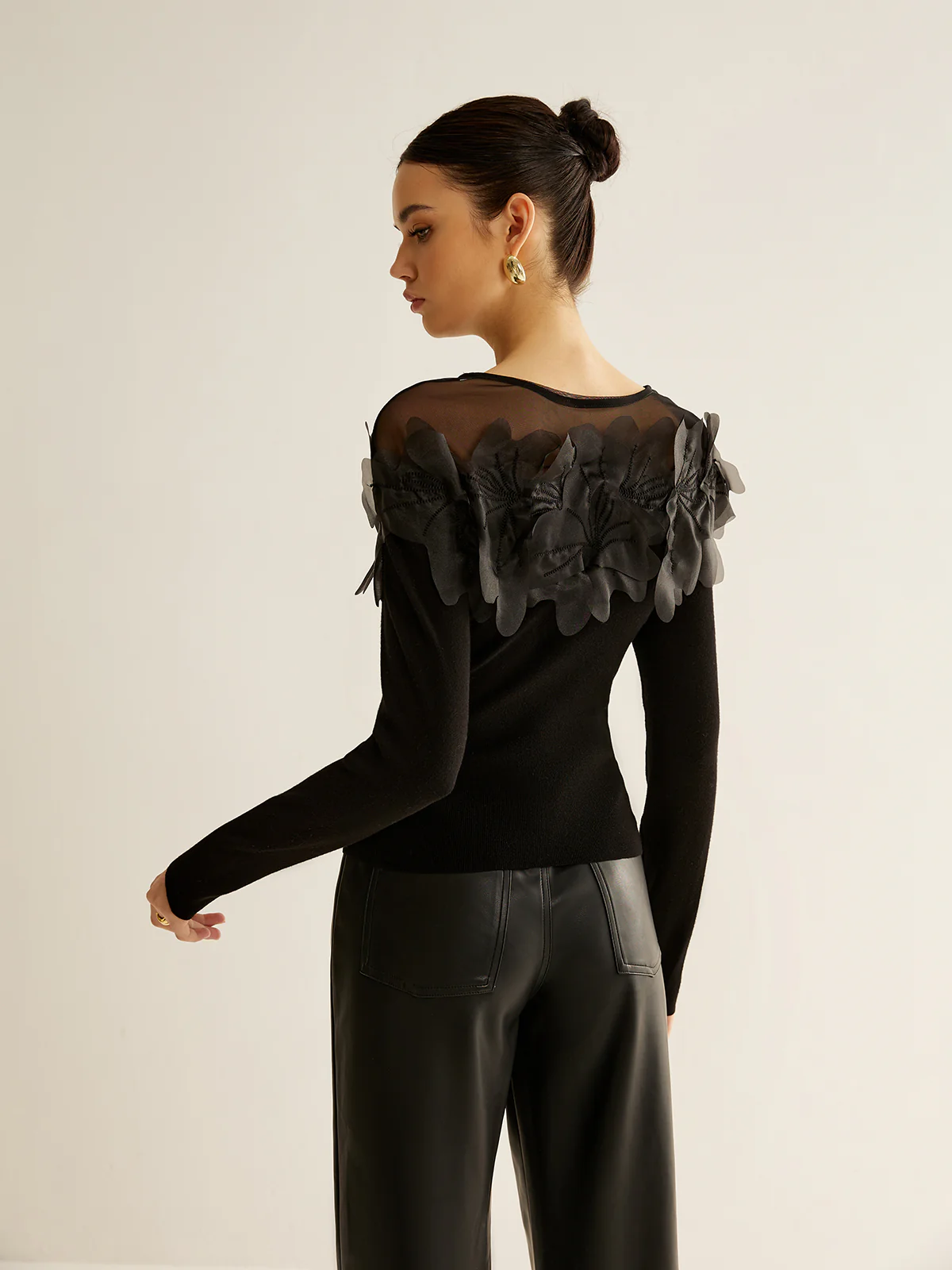 Semi-Sheer Floral Decor Slim Blouse - Takermore